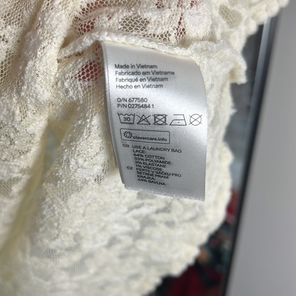 H&M (label of graded goods) Cream Floral Lace Short Sleeve Blouse Size M - Picture 5 of 6